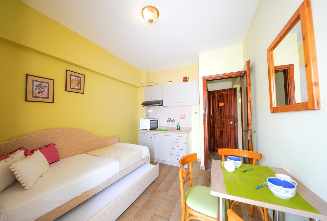 Dionisos Palms Apartments Paralia Dionisiou Extérieur photo